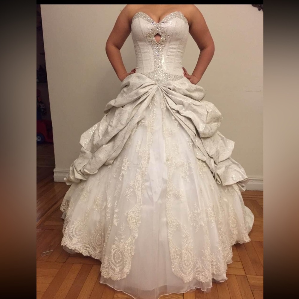 Elegant White Wedding Dress